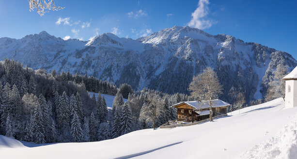 Deutschland, Bayern, Allgäu, Allgäuer Alpen, Gerstruben im Winter - WGF01045