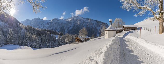 Deutschland, Bayern, Allgäu, Allgäuer Alpen, Gerstruben im Winter - WGF01046