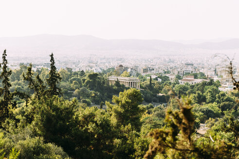 Griechenland, Athen, Hephaisteion auf der Agora, vom Areopag aus gesehen - GEMF01445