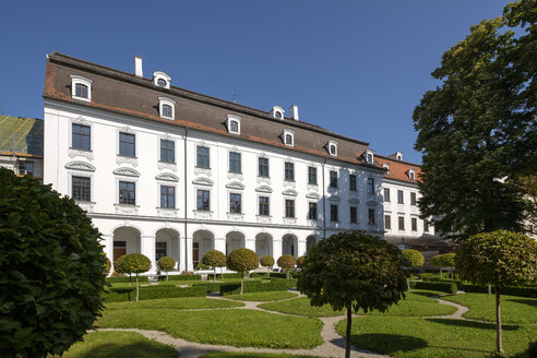 Deutschland, Augsburg, Rokoko-Garten vor dem Schaetzler-Palais - SIE07266