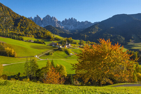 Italien, Südtirol, Ötztal, Geislergruppe im Herbst - LOMF00478