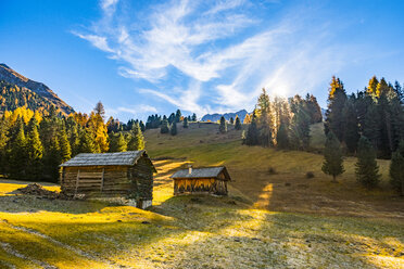 Italy, South Tyrol, Funes Valley, Wooden barns in the forest in autumn - LOMF00487