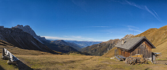 Italy, South Tyrol, Funes Valley, Odle group in autumn - LOMF00488