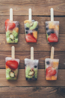 Two row of six fruit ice lollies with fresh fruits on wood - RTBF00609