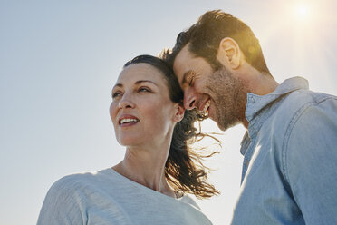 Couple at backlight - RORF00564