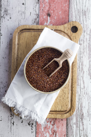 Schüssel mit roter Quinoa, lizenzfreies Stockfoto