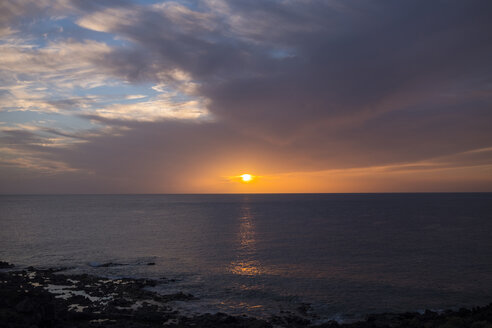 Spanien, Teneriffa, Meer bei Sonnenuntergang - SIPF01397