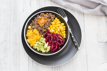 Lunch bowl of red quinoa, beetroot, corn, avocado, orange and vegetable chips - SARF03148