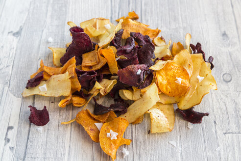 Vegetable chips with pyramide salt - SARF03152