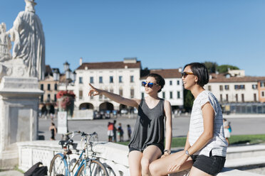 Italy Padua, two young women watching something - ALBF00098