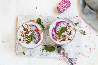 Smoothie bowls with dragon fruit, chia seeds and roasted hazelnuts - SBDF03131