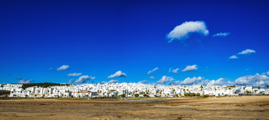 Spain, Conil de la Frontera, view to the city - KIJF01167
