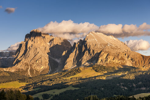 Italien, Südtirol, Seiser Alm, Langkofel und Plattkofel - EGBF00213