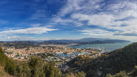 Italien, Ligurien, Panoramablick auf die Stadt La Spezia - YRF00148