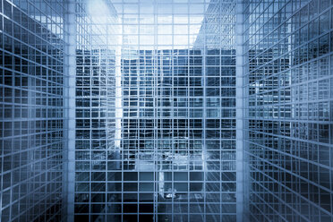Modern glass facade, partial view - SKAF00031