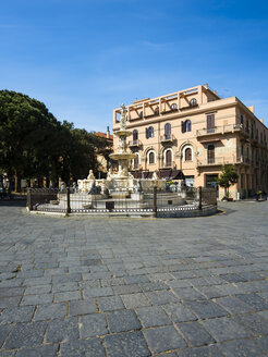 Italien, Sizilien, Messina, Piazza Duomo mit Fontana di Orione - AMF05241