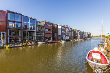 Niederlande, Amsterdam, moderne Reihenhäuser in der Scheepstimmermanstraat - WDF03891