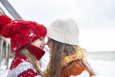 Sisters having fun in winter - FSF00755