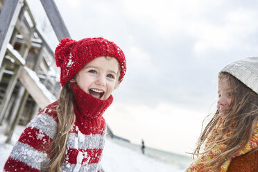 Sisters having fun in winter - FSF00757