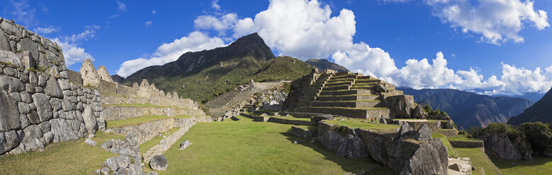 Peru, Anden, Urubamba-Tal, Machu Picchu mit Berg Huayna Picchu - FOF08814