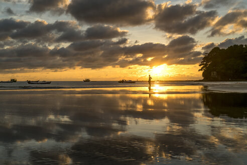 Myanmar, Sonnenuntergang am Strand von Ngwesaung - PCF00326