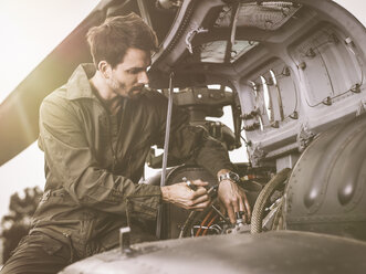 Mechanic repairing a helicopter - MADF01318