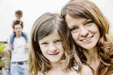 Happy family in the garden - JATF00964