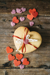 Stack of heart-shaped shortbreads tied with lace and ribbon on wood - GIOF01789