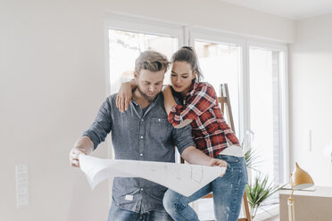 Couple looking at floor plan of theit new home - JOSF00505