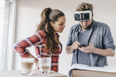 Couple planning their new home, using virtual reality goggles - JOSF00514