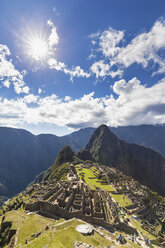 Peru, Andes, Urubamba Valley, Machu Picchu with mountain Huayna Picchu - FOF08832