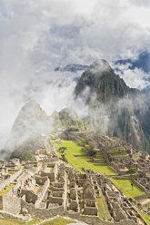 Peru, Andes, Urubamba Valley, clouds and fog above Machu Picchu with mountain Huayna Picchu - FOF08839