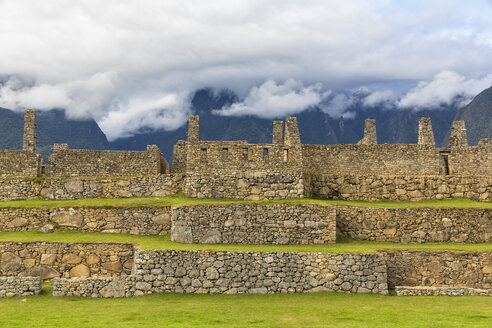 Peru, Anden, Urubamba-Tal, Machu Picchu, Hauptplatz und Tempel der drei Fenster - FOF08845