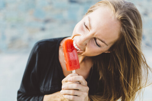 Young woman biting into popsicle - GIOF01849