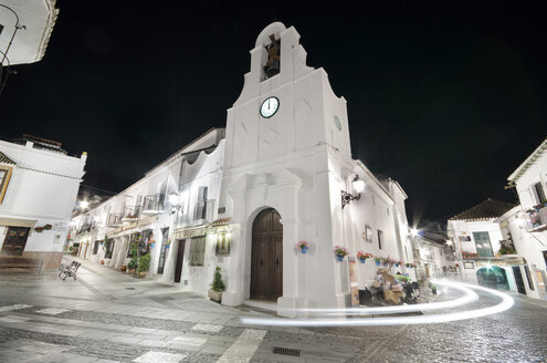 Spain, Mijas, night shot of white village - DHCF00061