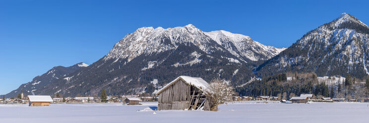 Deutschland, Oberstdorf, Lorettowiesen, Berglandschaft im Winter - WGF01055