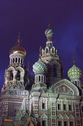 Russland, St. Petersburg, Kirche des Erlösers auf vergossenem Blut bei Nacht - DSGF01450