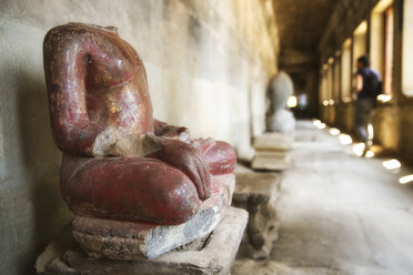 Cambodia, Angkor Wat temple, headless sculpture - REAF00174