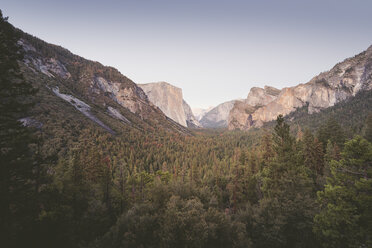 USA, California, Yosemite National Park, Tunnel View Point at dusk - EPF00327