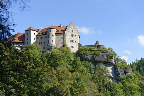 Deutschland, Ahorntal, Blick zur Burg Rabenstein - LB01556