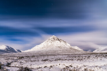 UK, Schottland, Glencoe, Buachaille Etive Mor im Winter bei Nacht - SMAF00670