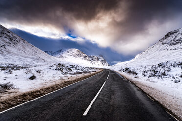 UK, Scotland, Glencoe, A92 road in winter - SMAF00675