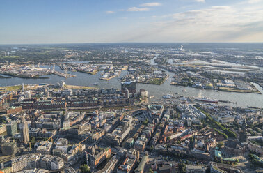 Deutschland, Hamburg, Luftbild der Innenstadt und Speicherstadt mit Elbphilharmonie - PVCF00975