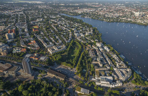 Deutschland, Hamburg, Luftbild von Rotherbaum mit Außenalster - PVCF00977