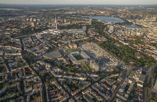 Deutschland, Hamburg, Luftbild des Heiligengeistfeldes mit Millerntor-Stadion - PVCF01011