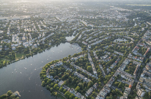Deutschland, Hamburg, Luftaufnahme der Außenalster mit Harvestehude - PVCF01019