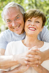 Portrait of happy senior couple outdoors - WESTF22689