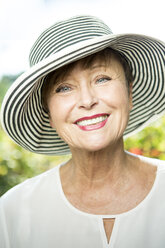 Portrait of smiling senior woman wearing a hat - WESTF22702