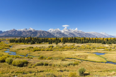 USA, Wyoming, Rocky Mountains, Grand Teton National Park, Cathedral Group und Snake River - FOF08857