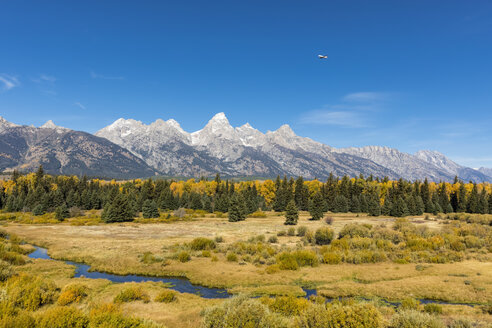 USA, Wyoming, Rocky Mountains, Grand Teton National Park, Cathedral Group und Snake River - FOF08863